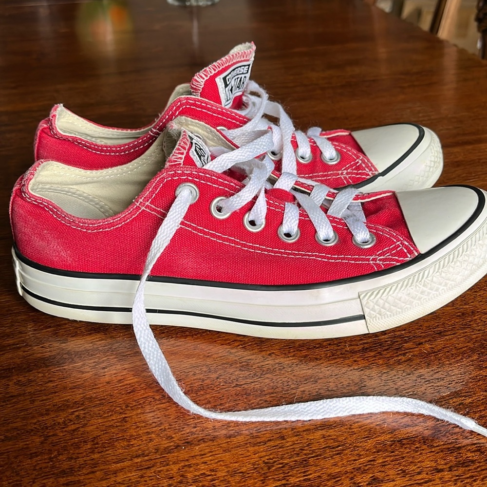 Ladies red Converse sz 7